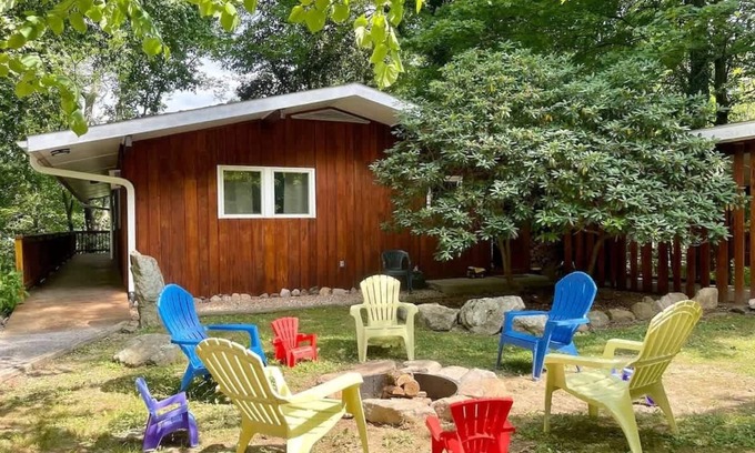 Berkeley Springs Cabin | Wild Flower Summary: