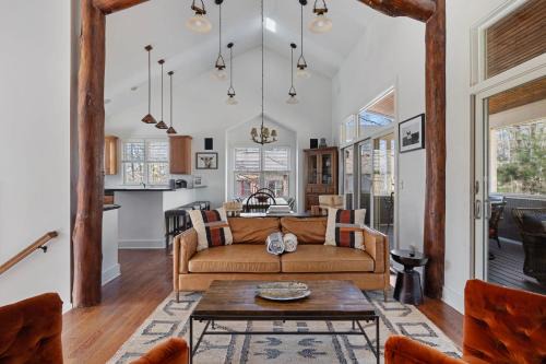 New Buffalo House | Wild Horse Run
