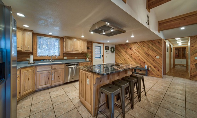 Wapiti House | Wild West Hideout - A Fantastic Log Home Near Yellowstone!