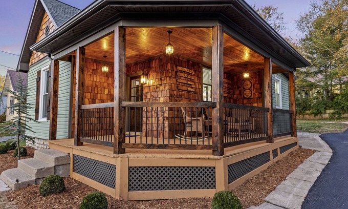 Danville House | Wilderness Trail Bungalow. Adjustable Beds