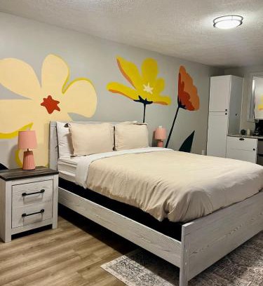 Townsend Apartment | Wildflower Room 14
