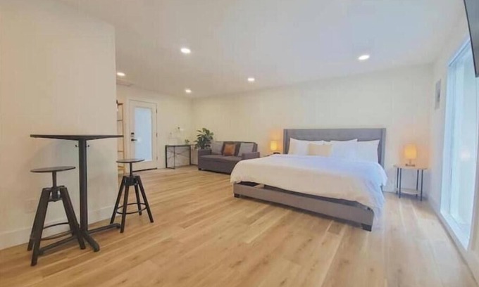 Tampa House | Wildwood Studio Your Stylish Nature Escape Awaits!