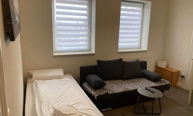 Neumuenster House | Wilhelmstraße 19 W4 - 2 bedrooms with parking space