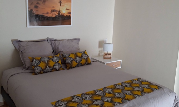 La Roche-sur-Yon Bed & Breakfast | WILL'HÔTE Room by the way