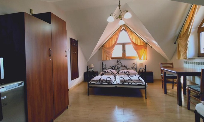 Dwikozy House | Willa Dzika Róża
