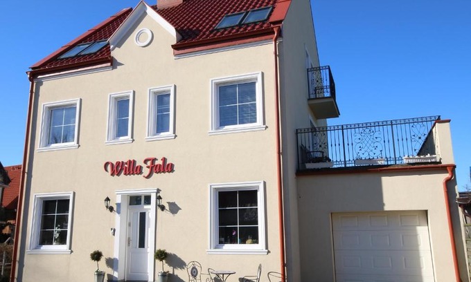 Hel House | Willa Fala