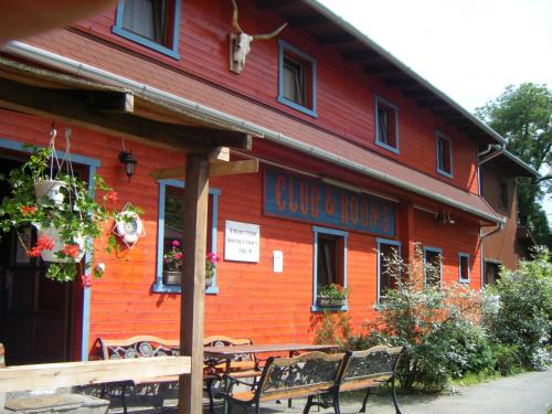 Ujpest Hotel | Williams Village Bowling & Country Club