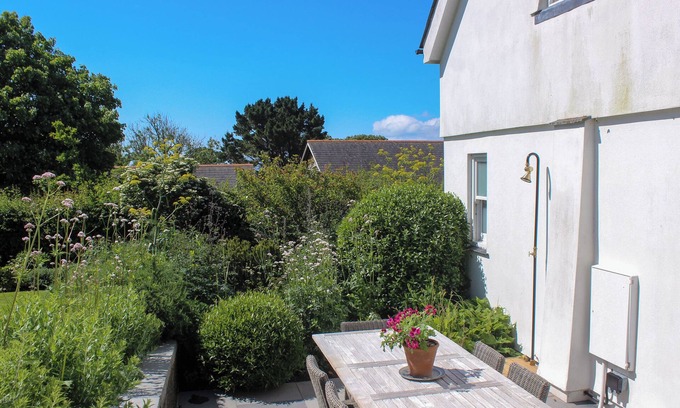 Dartmouth House | WILLOW COTTAGE, family friendly, luxury holiday cottage in Dartmouth