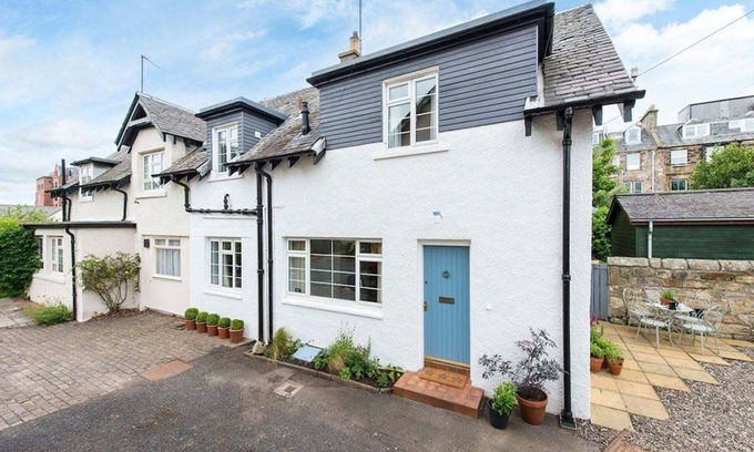 St. Andrews Cottage | Willow Cottage, North Street - a cottage that sleeps 4 guests in 2 bedrooms