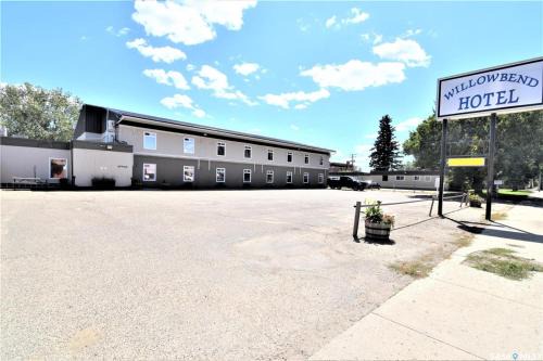 Maple Creek Hotel | Willowbend Hotel