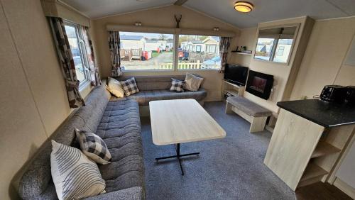 Crowle House | Willows Cosy Hideaway on 7 Lakes