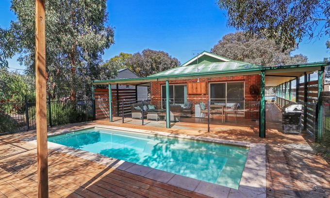 Bonnie Doon House | Wilson - Enjoy your private oasis overlooking the beautiful native garden.