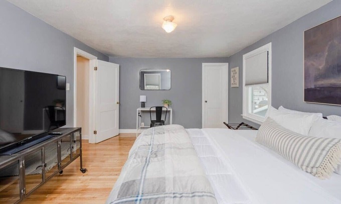 Little Chute House | Wilson Street Abode - 3 bedroom Corporate Rental