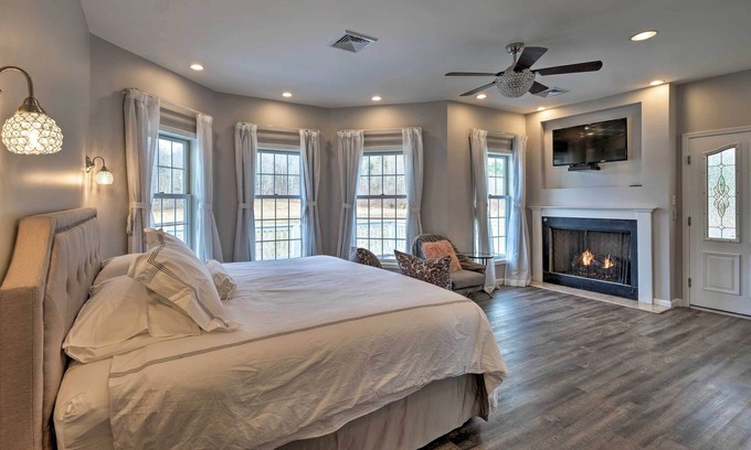 Windham House | 'Windham Manor' on 45 Acres - 5 Mi. to Ski Resort!
