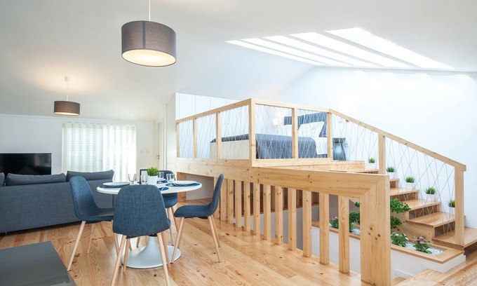 Portela Apartment | Window to the stars!