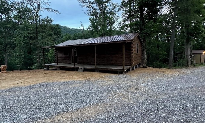 Ashley Oaks Cabin | Windrock Ridge - Hana Sleep 5
