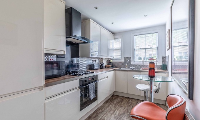 Windsor House | Windsor Central Victorian Town House sleeps 6