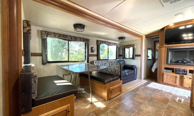 Sardis House | Windy Mountain RV Suite