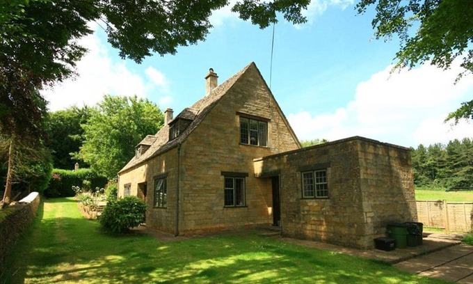 Longborough Cottage | WINDY RIDGE COTTAGE, pet friendly, with open fire in Longborough