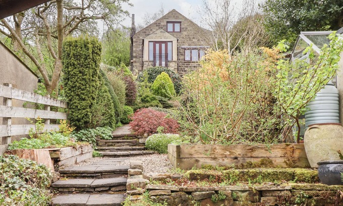 Ingrow Cottage | WINDYWAYS, family friendly, character holiday cottage in Haworth