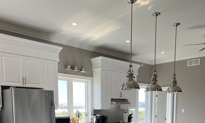 Beamsville House | Wine Country Lakeview Resort