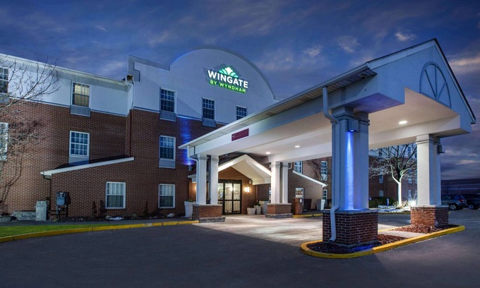 Roseville Hotel | Wingate by Wyndham Roseville/Detroit