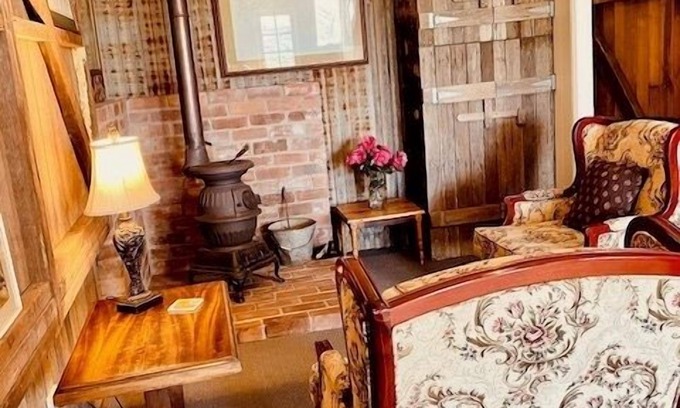 Tenterfield Cabin | Wingfield Cabin Countryside Escape