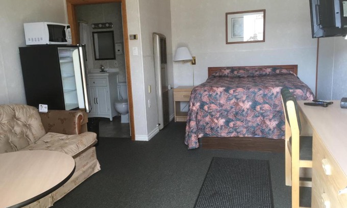 Estevan Hotel | Winkys Motel