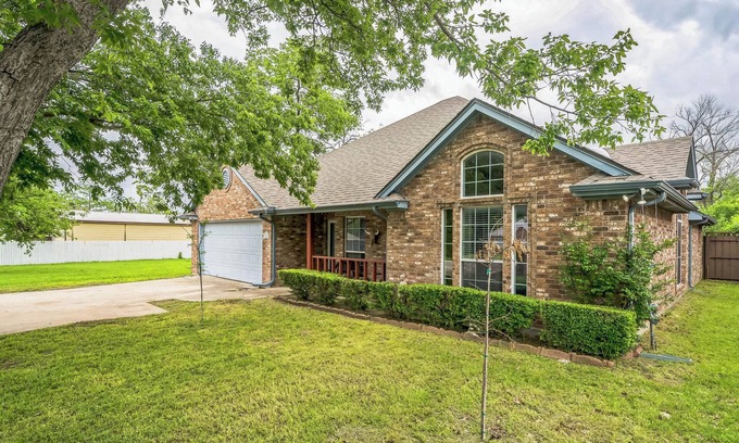 Justin House | Winsome House 3/2, 5 Mi From Texas Motor Speedway