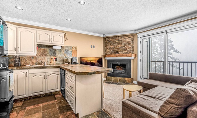 Big White Ski Resort Apartment | Winter Escape On Perfection, Ski In/Out, Pool and Hot Tub