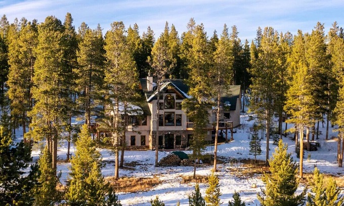 Pole Creek Meadows House | Winter Park Hideaway