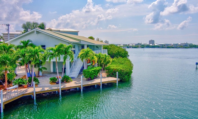 Key Colony Beach House | Winter Sale! Cabana Club, Dock, Kayak Launch, Pet Friendly