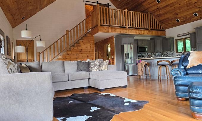 Wisconsin Dells Cabin | Wisconsin Dells Gathering for 15 Guests/7.5 Acres/5 mins from Downtown Dells