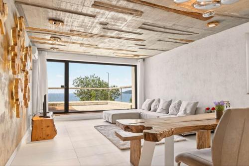 Trakata Apartment | Wisdom SeaView Apartament Free Parking,AC and Beach Access