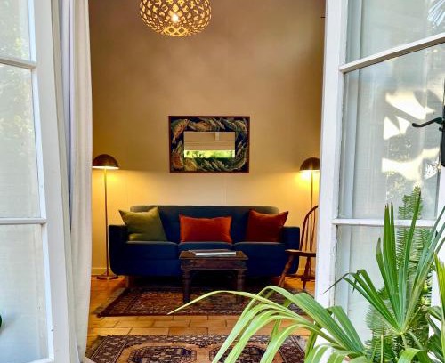 Russell Apartment | Wisteria Cottage