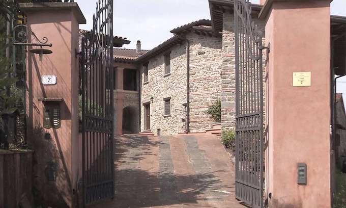 Fivizzano Apartment | Wisteria: Country nest with pool in countryside near Cinque Terre