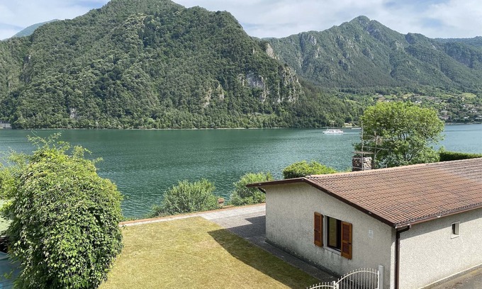 Idro Apartment | With large fenced garden, barbecue and panoramic view