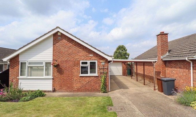 Lincoln House | WITHAM VIEW, pet friendly, with open fire in Lincoln