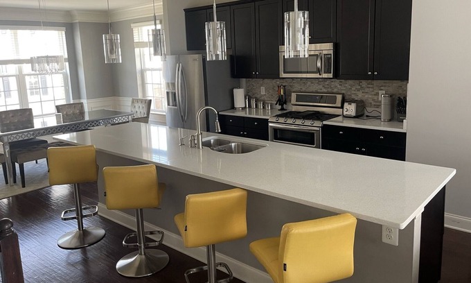 Fairland House | Within minutes of hospital, chic townhome