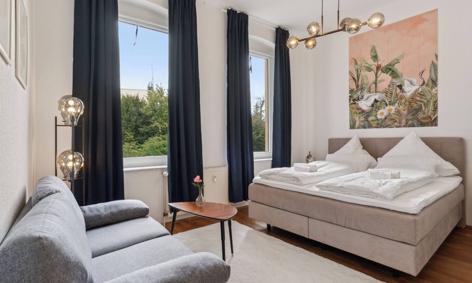 Bad Oeynhausen Apartment | WohnLiebe2-Zentrale & stylish apartment with box-spring bed & fully equipped kitchen