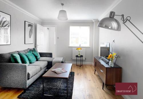 Wokingham Apartment | Wokingham - 2 Bedroom Ground Floor Flat - With Parking