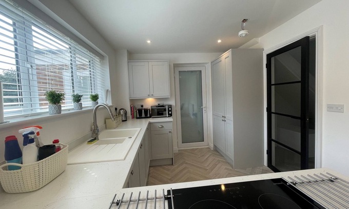 Wokingham House | Wokingham, Gorgeous Three Bedroom Family Home
