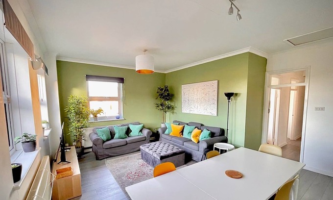Wokingham Apartment | Wokingham Stylish 4 bedroom Townhouse Central Wokingham 41