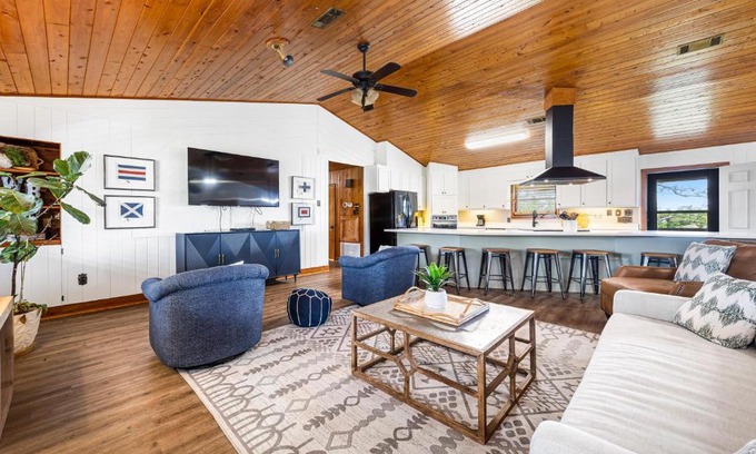 Elberta House | Wolf Bay House