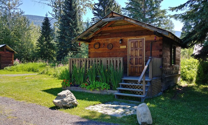 Clearwater Bed & Breakfast | Wolfwood Guest Ranch