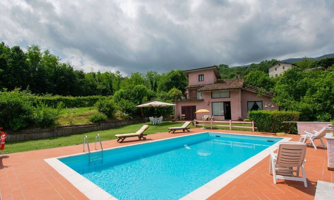 Camporgiano House | Wonderful private villa for 6 people with WIFI, private pool, TV, pets allowed and parking