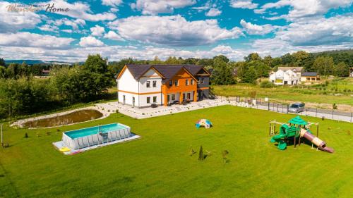 Myslakowice Apartment | Wonder Home - Apartamenty Halo Karkonosze z ogrodem, sezonowym basenem, placem zabaw i widokiem na Śnieżkę - zlokalizowane blisko Karpacza