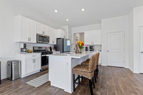 Solon Mills House | Wonder Lake Elegance- Serene 2BR Townhome Retreat