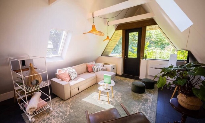 Het Hofke Apartment | Wonderful 50m² Loft with Balcony (KS-8)