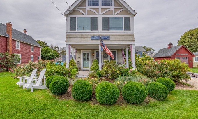 Devon House | WONDERFUL BEACH HOME~ SUPER CLEAN- ENJOY WALKS ONTHE BEACH W/VIEWS